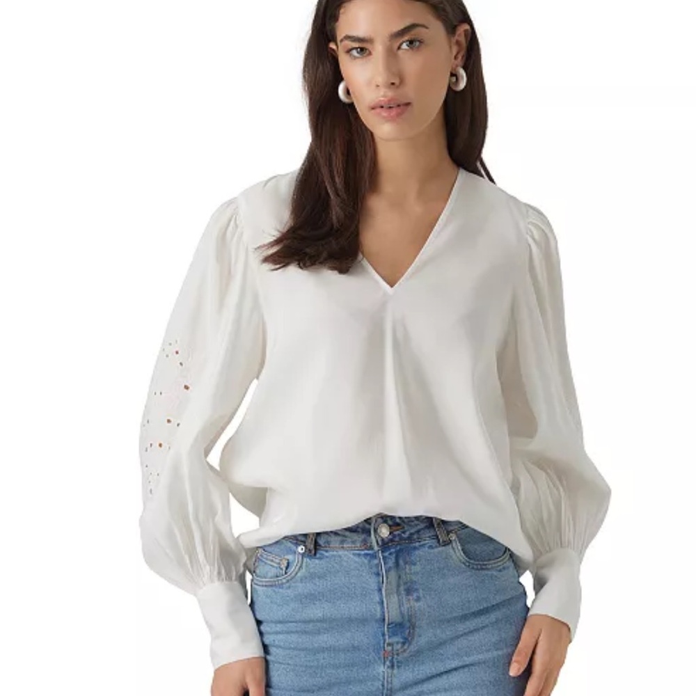 Vero Moda V-Neck Eyelet Bollon Sleeve